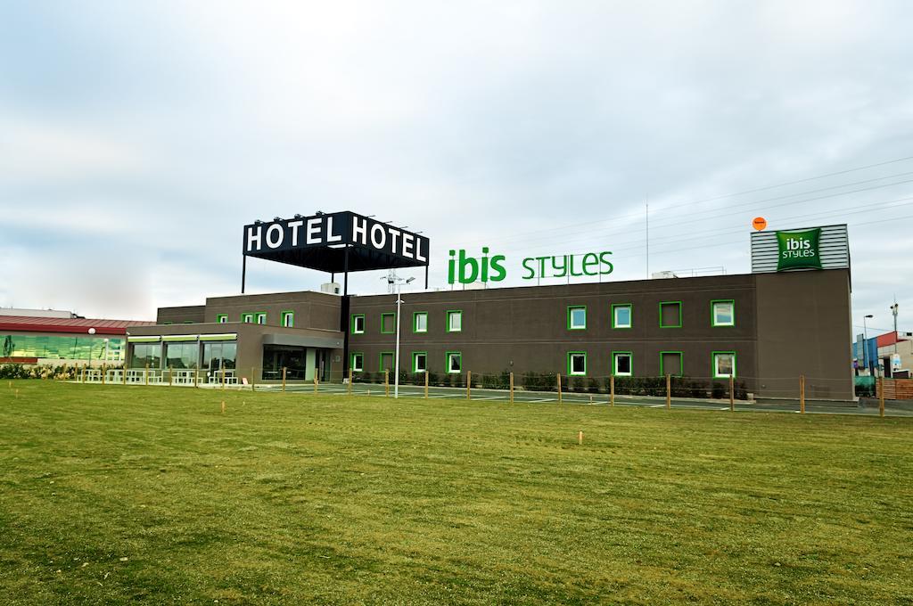 Hotel Ibis Styles Lleida Torrefarrera Экстерьер фото