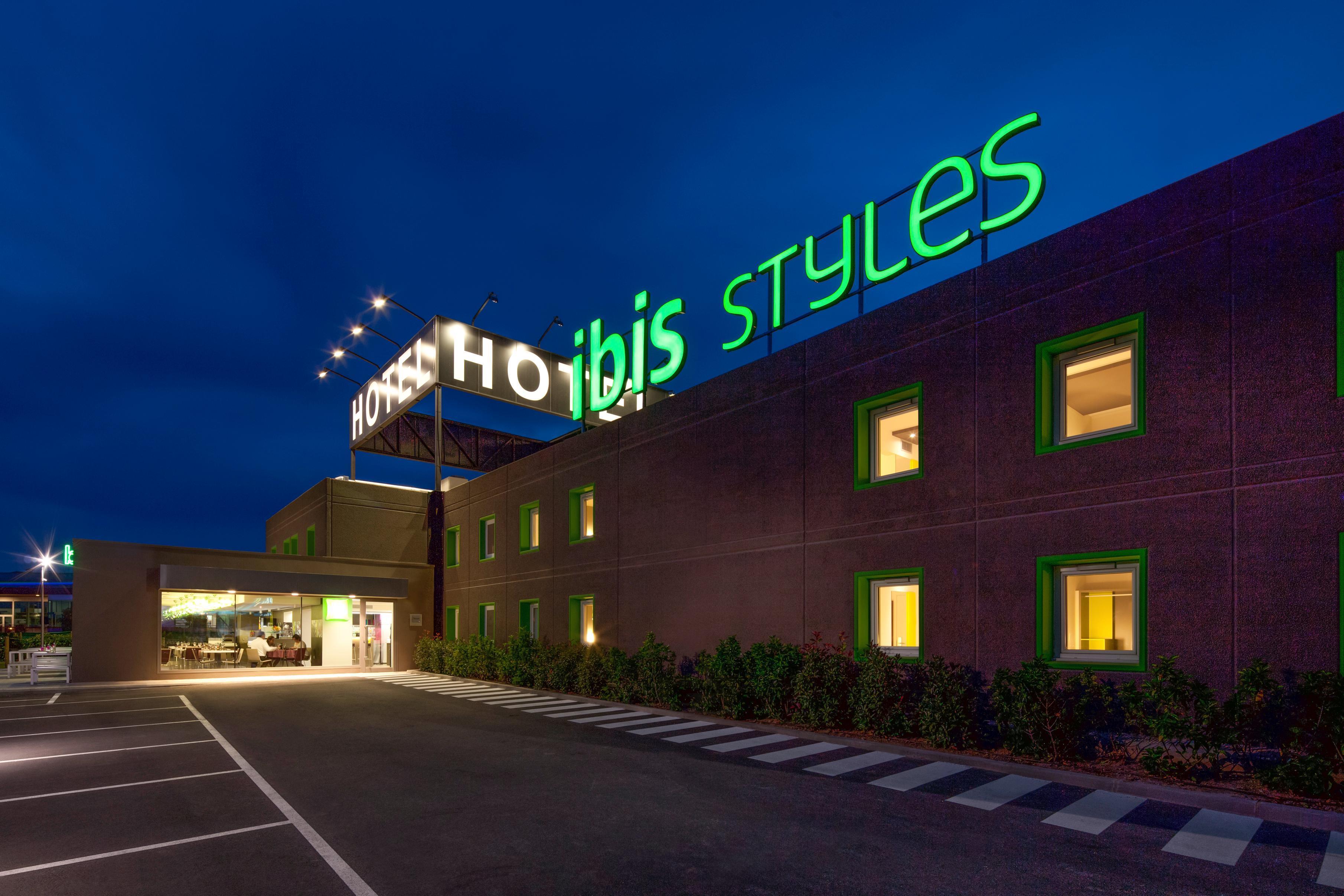 Hotel Ibis Styles Lleida Torrefarrera Экстерьер фото