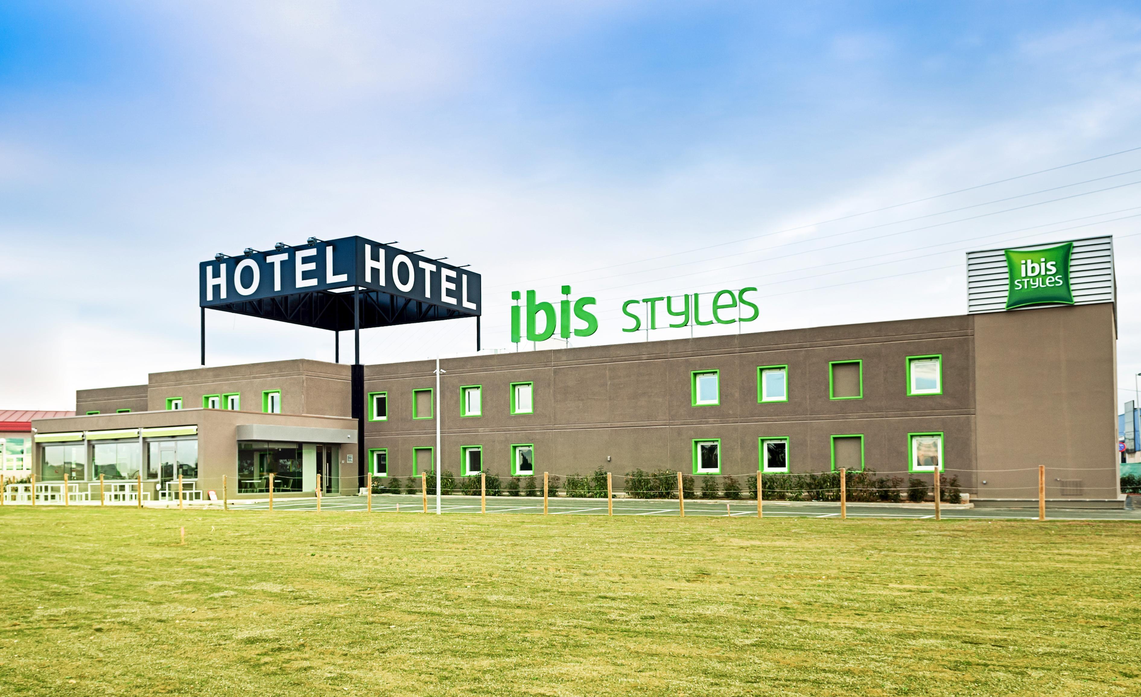 Hotel Ibis Styles Lleida Torrefarrera Экстерьер фото