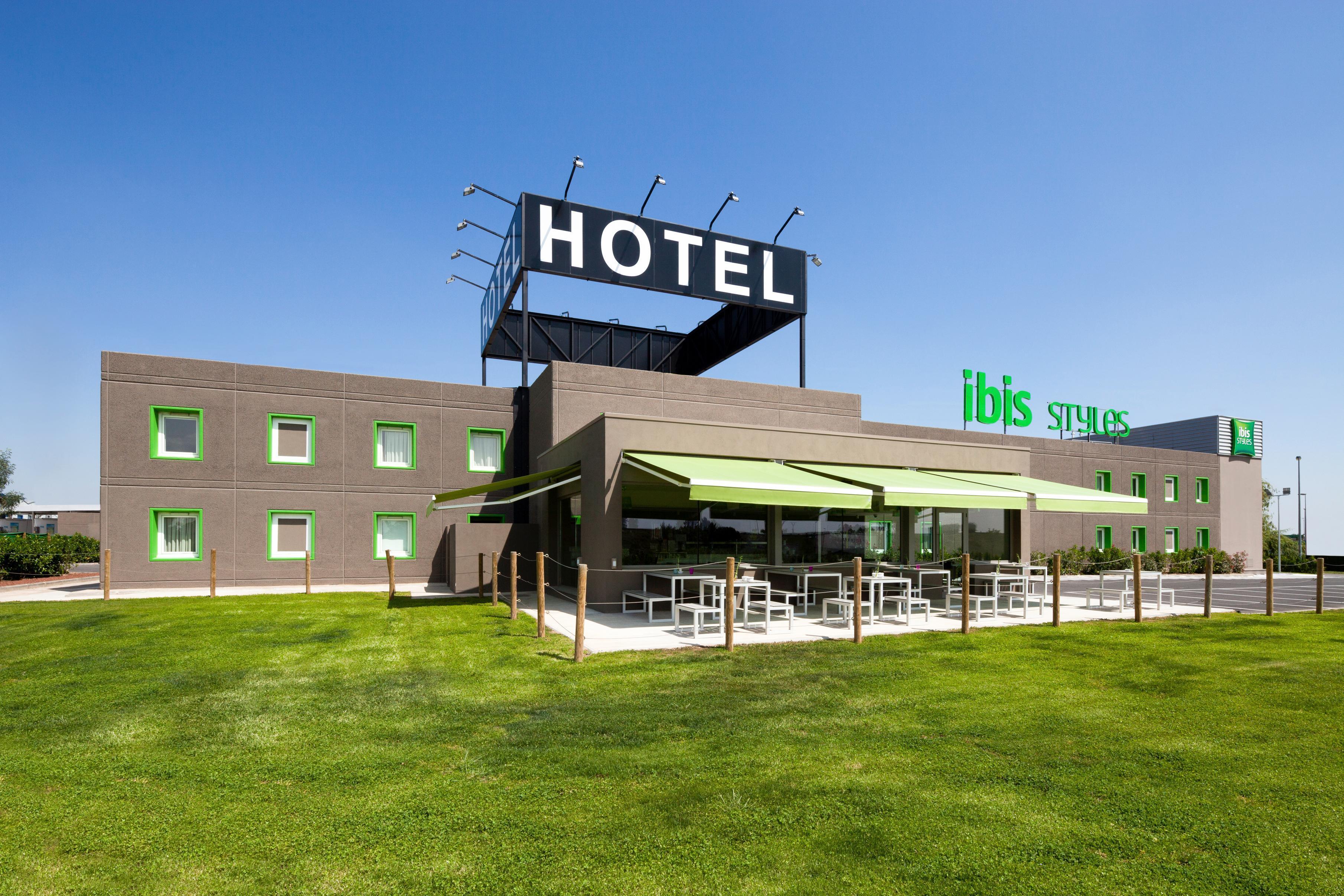 Hotel Ibis Styles Lleida Torrefarrera Экстерьер фото