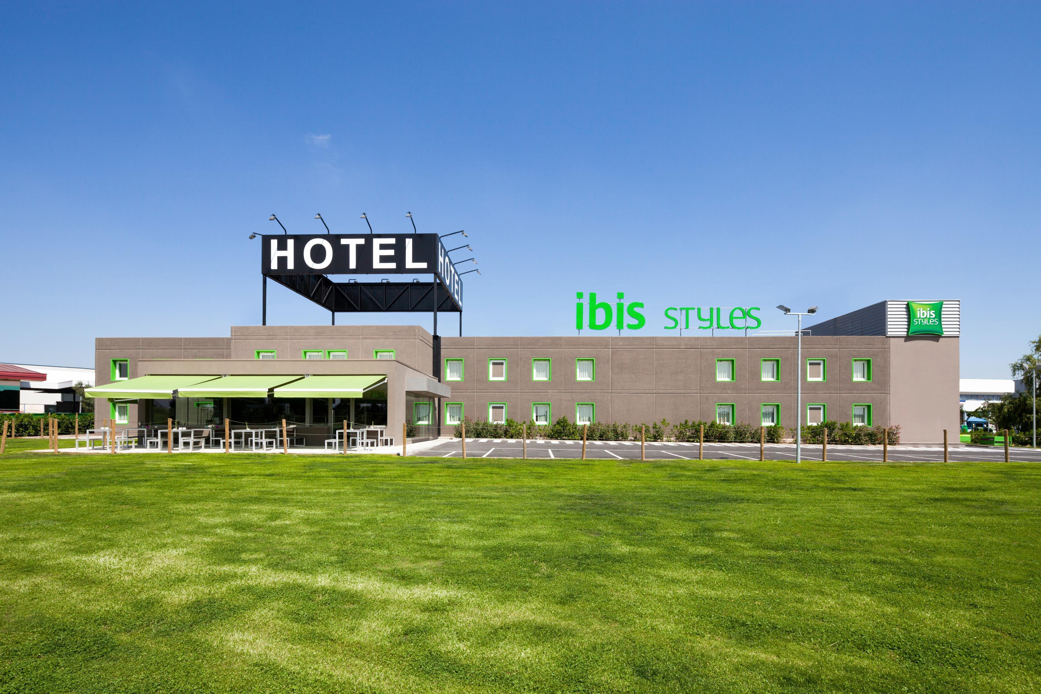 Hotel Ibis Styles Lleida Torrefarrera Экстерьер фото